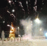 Свердловчанин спалил городскую елку фейерверком: «От первых выстрелов коробка упала». ВИДЕО - 2Goroda.Ru